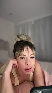 holli_woul - Holli_woul's free webcam - UK Sex Cams