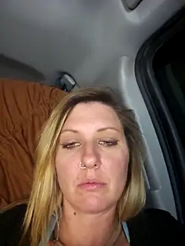 SheIsSomething webcam