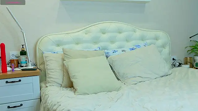 LadySweetWife webcam