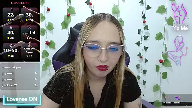 liaroberts1 - Liaroberts1's free webcam - UK Sex Cams