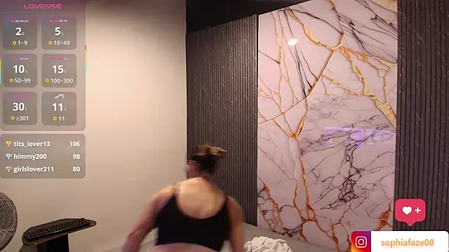 big_tits_in_your_face webcam