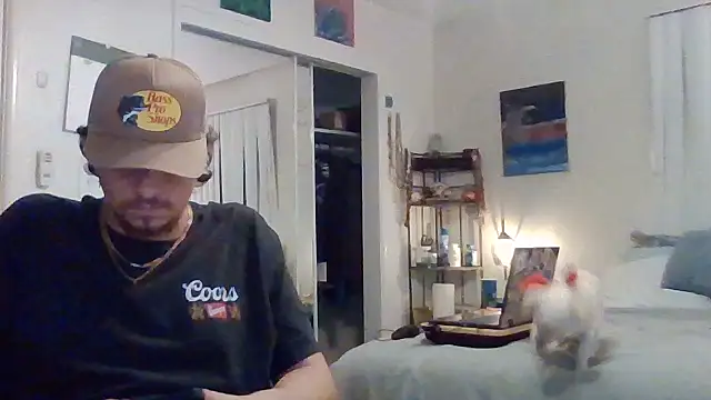 Tallhungandcloudy webcam