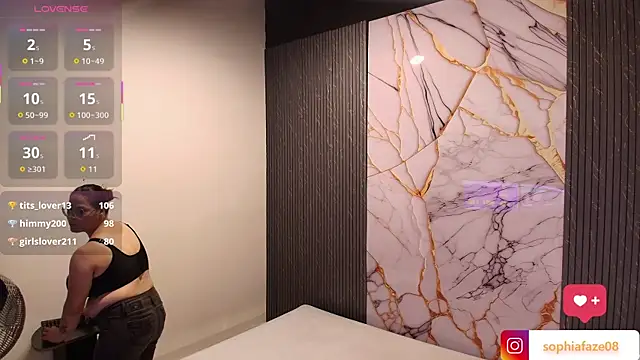 big_tits_in_your_face webcam