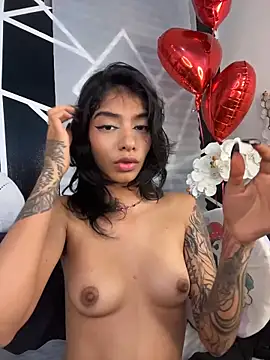 Webcam Model (TweetiePieXXX)  is live.Free join now!