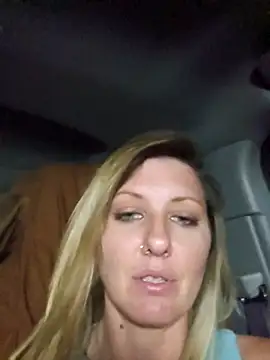 SheIsSomething webcam