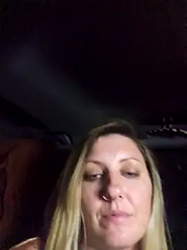 SheIsSomething webcam