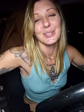 SheIsSomething webcam