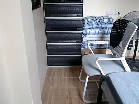 xTheLastVIRGINx webcam