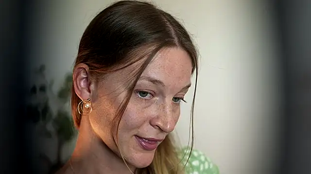 special___ (F young) - an air kiss