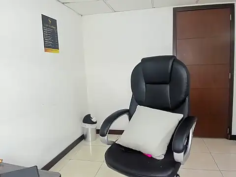 Aisha_hotts777 webcam