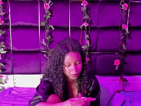 Lunaa_Brunettee webcam