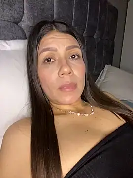 Webcam Model (martina_contreras)  is live.Free join now!