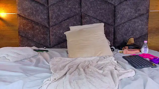 SeleneGibson__ webcam