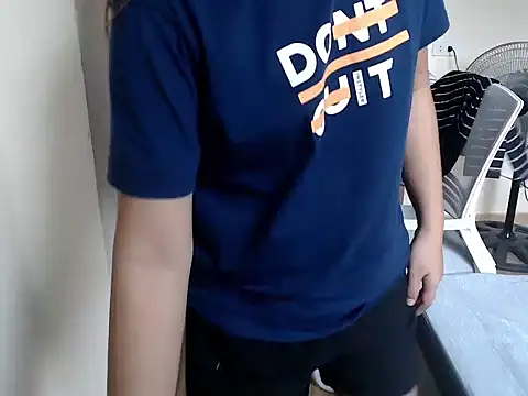 xTheLastVIRGINx webcam