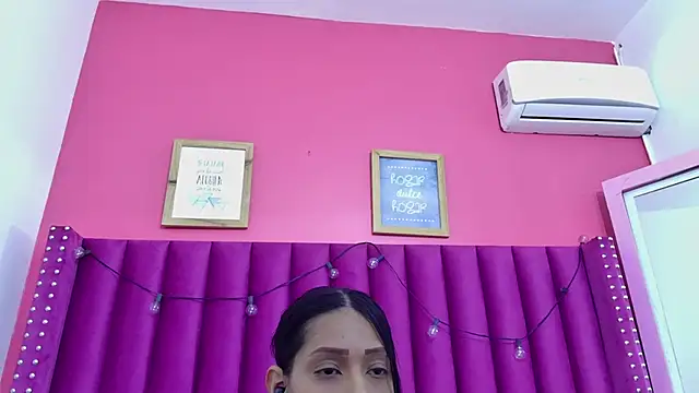 yourcuteneighbourr webcam