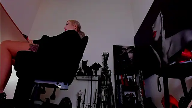 MistressDemi webcam