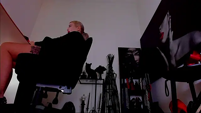 MistressDemi webcam