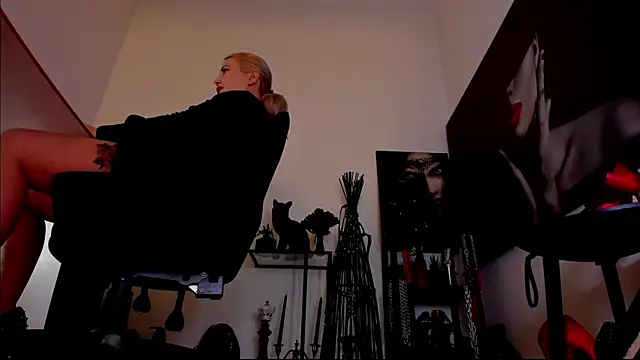 MistressDemi webcam