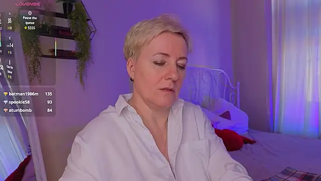 nika_smit (F milf) - show off your beautiful ass