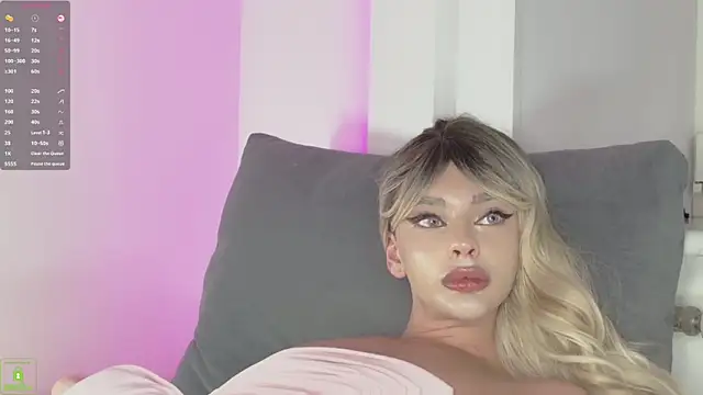 GiselleParton webcam