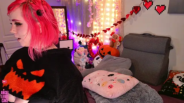 Angel-Lewd-Cake webcam