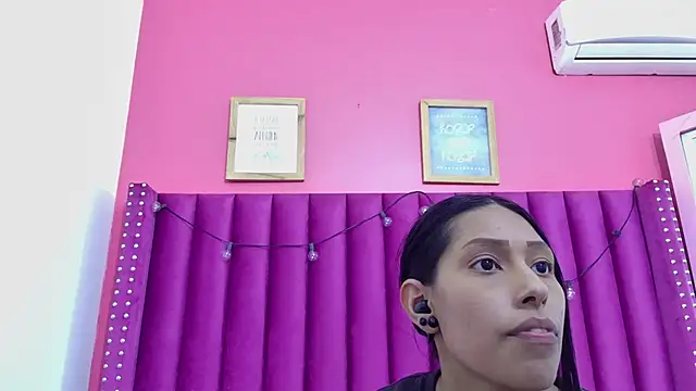 yourcuteneighbourr webcam