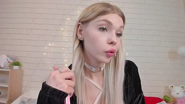 Blondy_Fina webcam