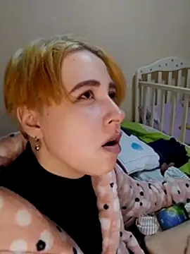 Gussie_Bridie webcam