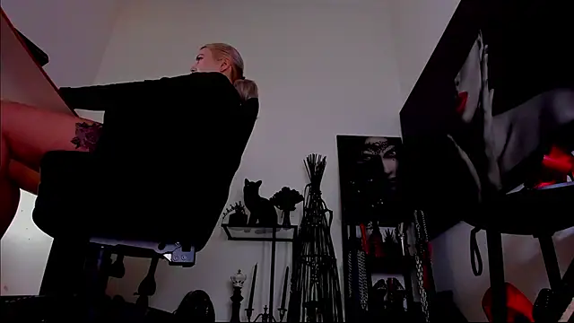 MistressDemi webcam