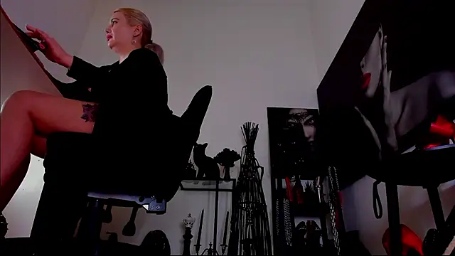 MistressDemi webcam