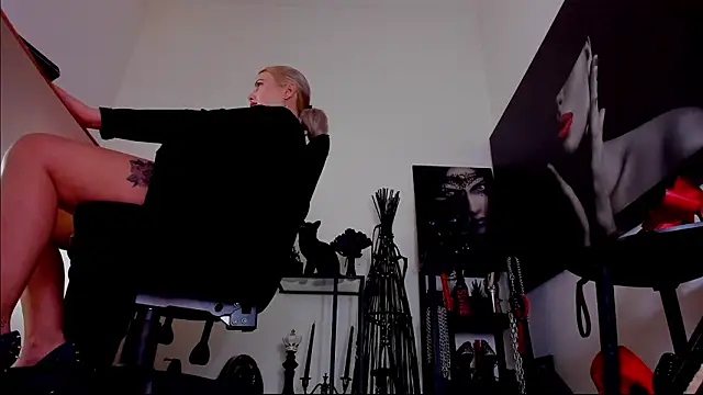 MistressDemi webcam