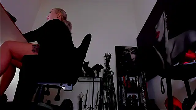 MistressDemi webcam