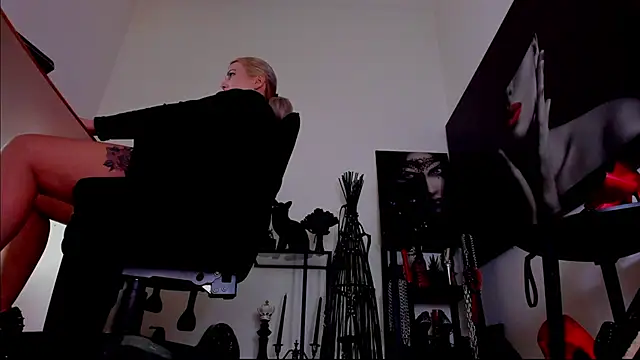 MistressDemi webcam