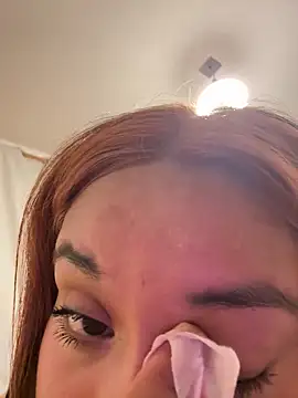 Nailealipsglossy webcam