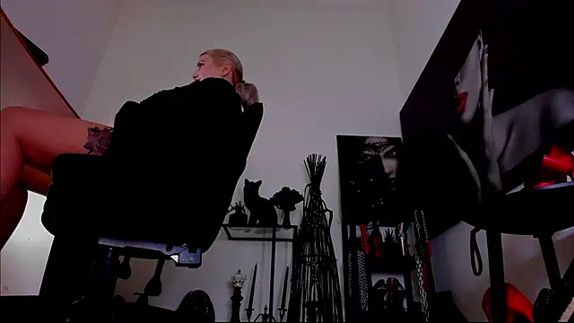 MistressDemi webcam