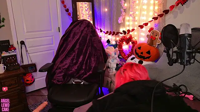 Angel-Lewd-Cake webcam