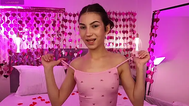 SlowSweetWhispe webcam