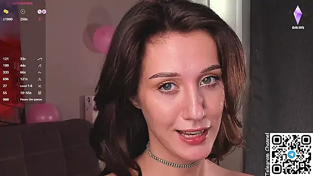 ittybittytittykiraa webcam