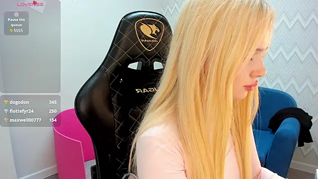 NicoletaCooper webcam