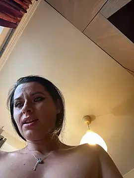 Hotmomcheckk_ webcam