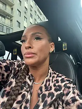 LovingBlondie webcam