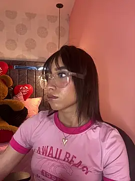 alahia_pink webcam