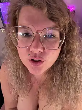 CurvyAnonymousGirl89 webcam