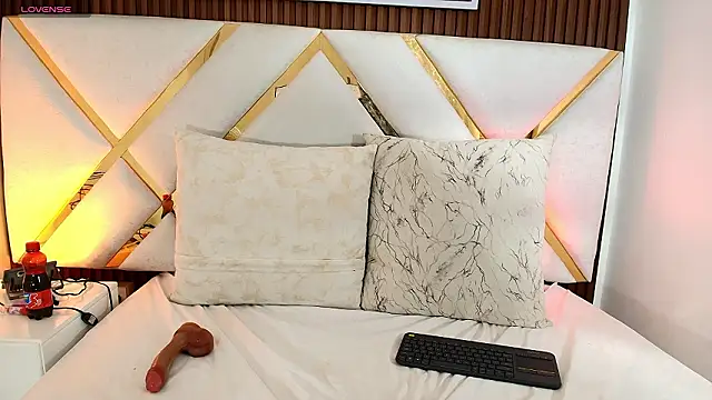 Violet_Tender_ webcam