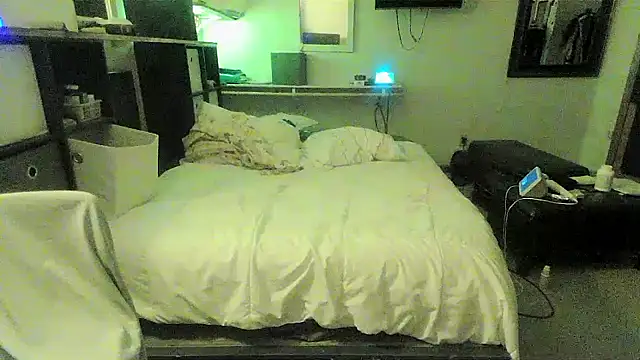 sissytrapdolly24 webcam