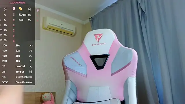 Cowell_Adelina webcam