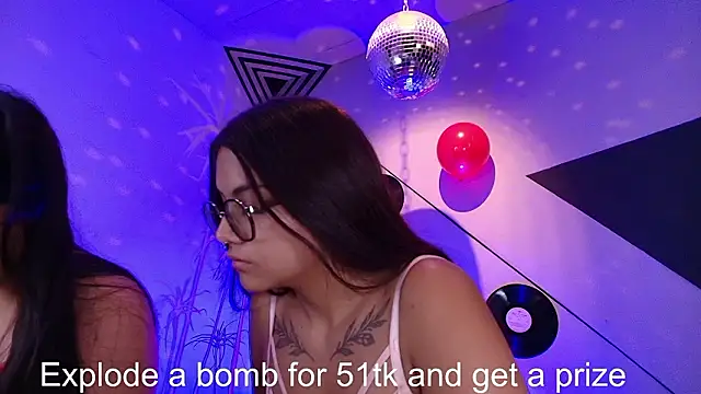 Lilith_and_Khloe webcam