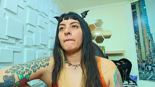 Naughty_Kittenm webcam