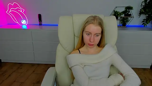 Alina_Blonde webcam