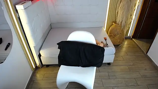 Bruja__Scarlata webcam